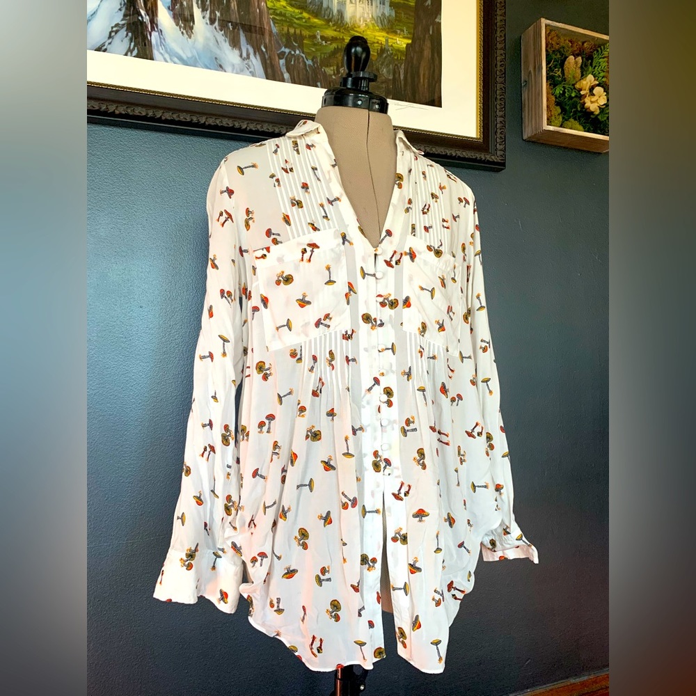 🍄Rare Anthropologie mushroom shirt! Cottage core🍄